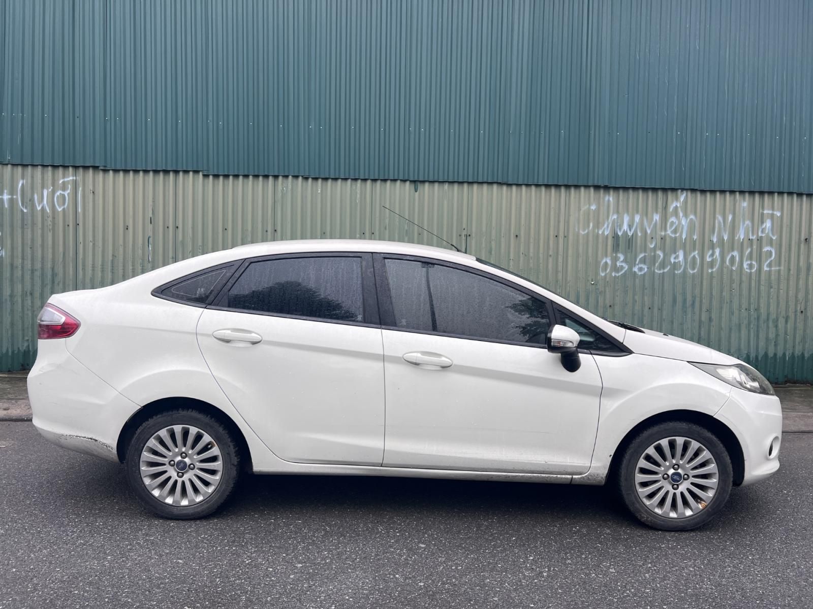 Ford Fiesta 2013 - Xe chính chủ, giá tốt 305tr