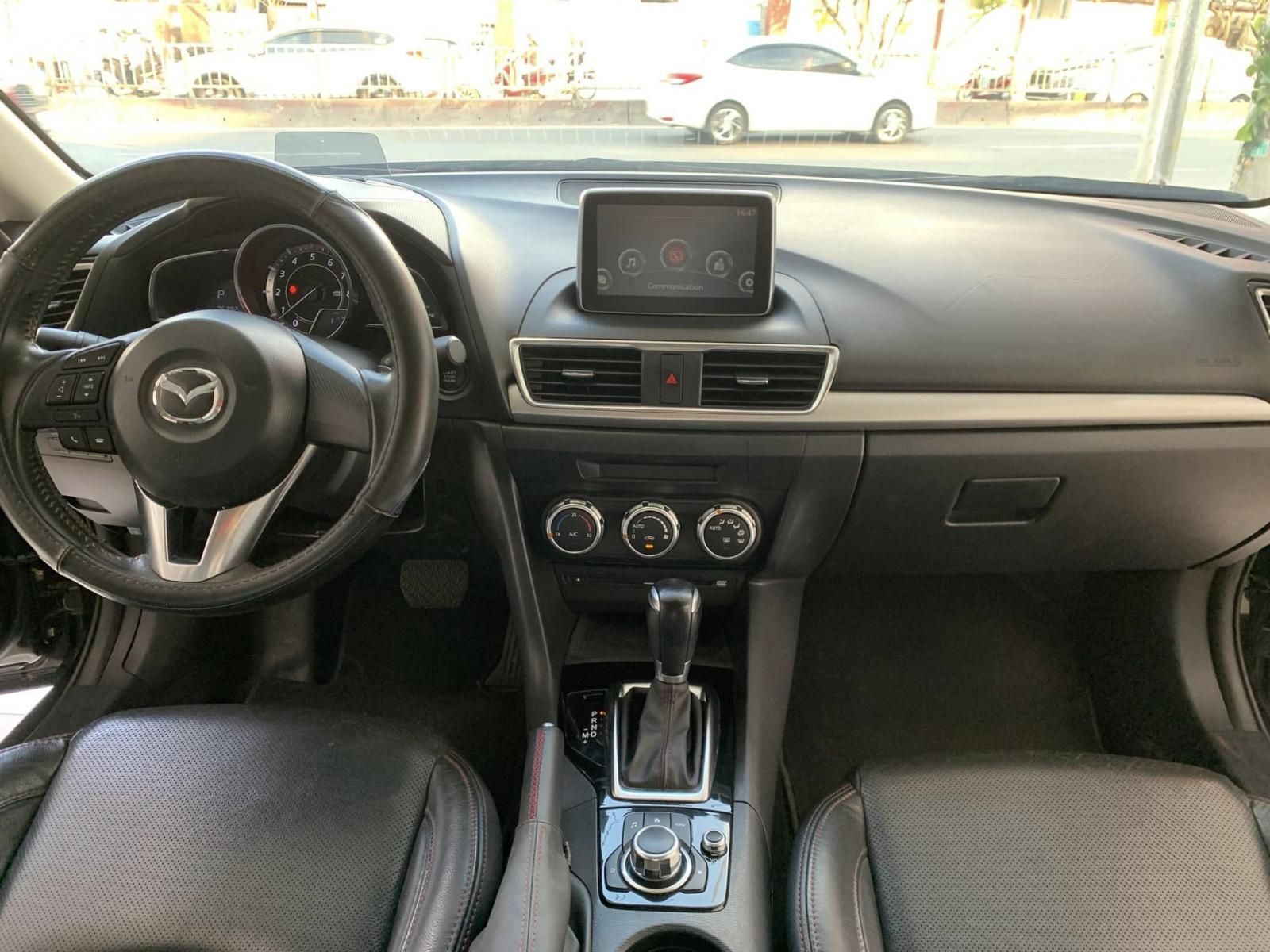 Mazda 3 2015 - Màu xanh lam giá ưu đãi