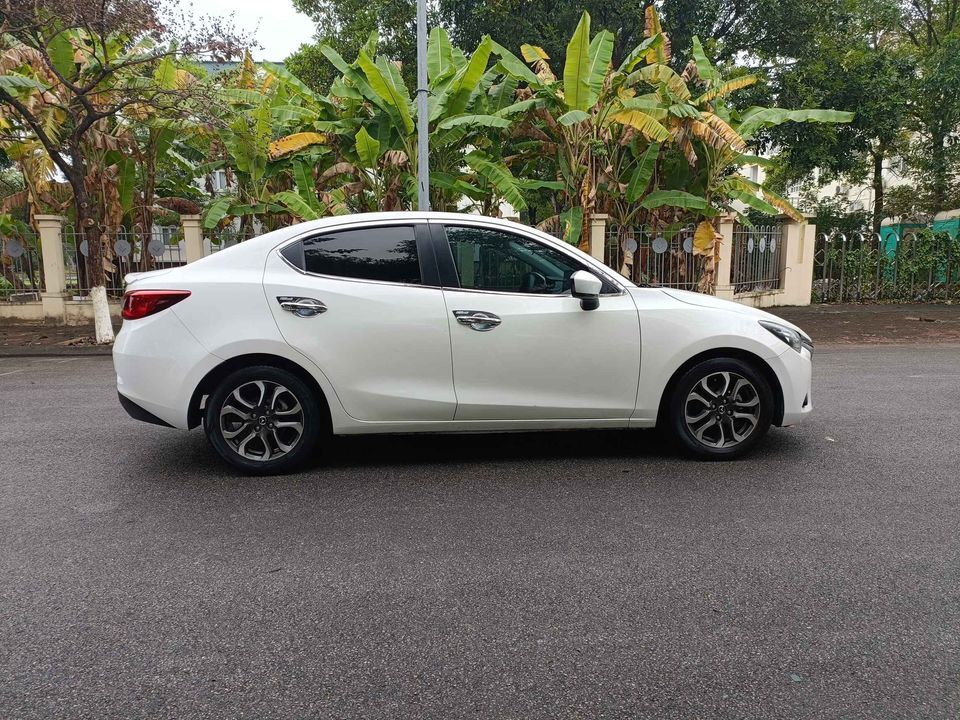 Mazda 2 2016 - Xe màu trắng, giá 370tr