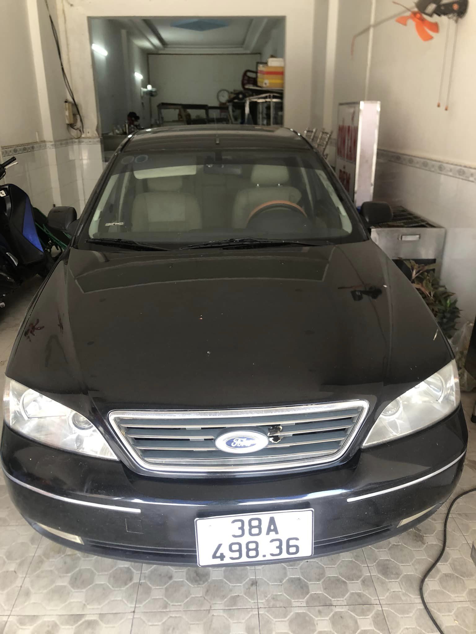 Ford Mondeo 2004 - Xe màu đen, giá 135tr