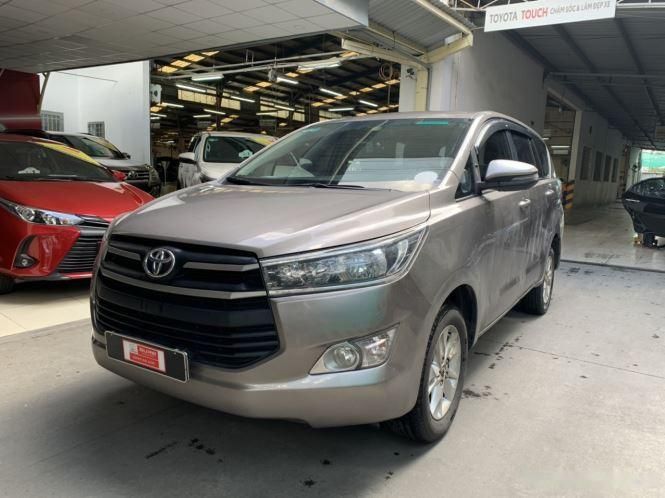 Toyota Innova 2017 - Màu xám số sàn