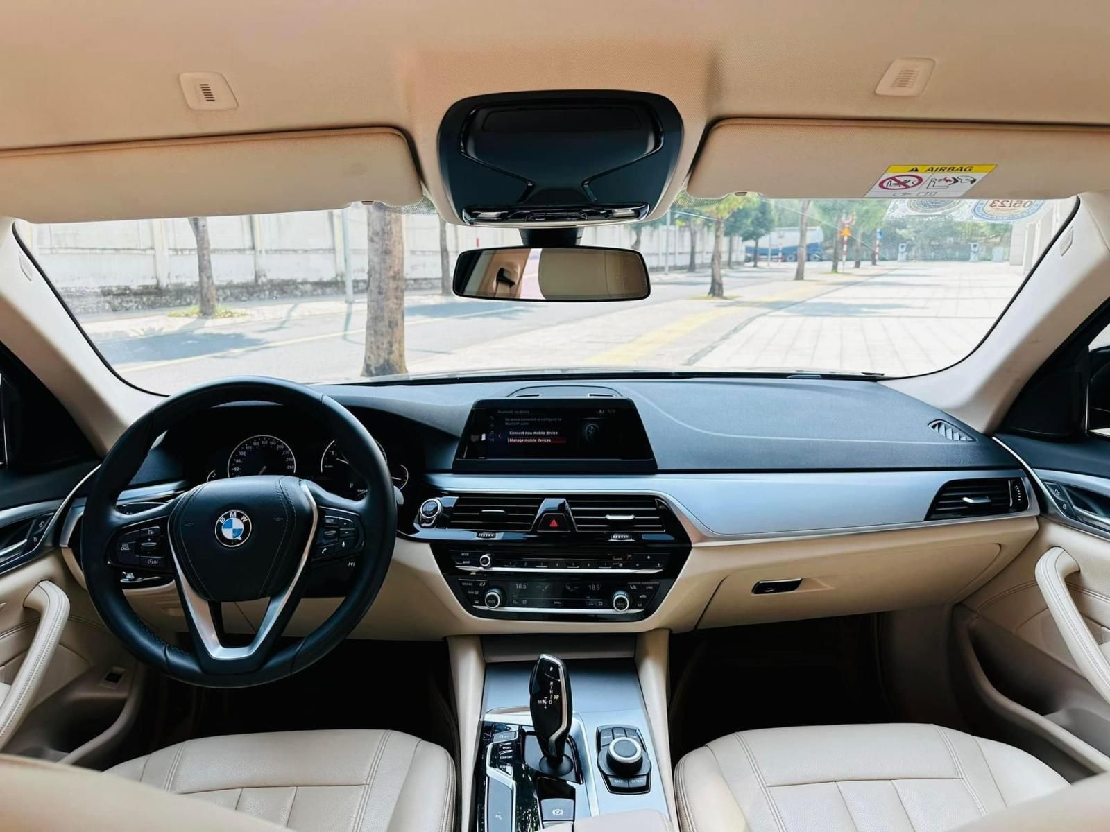 BMW 520i 2018 - Xe màu đen