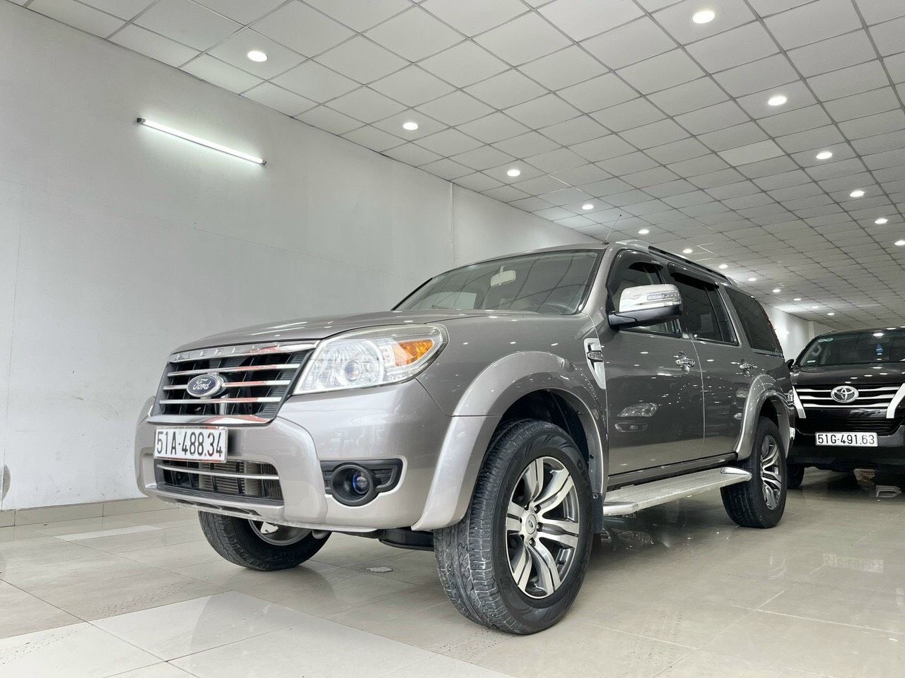 Ford Everest 2013 - Màu bạc, xe nhập