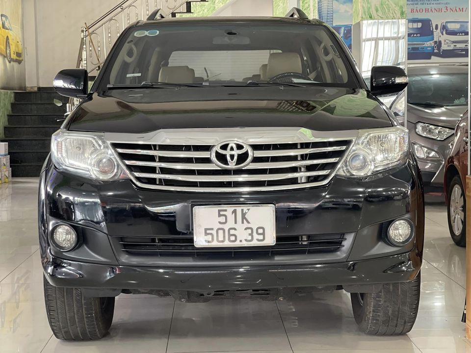 Toyota Fortuner 2013 - Màu đen