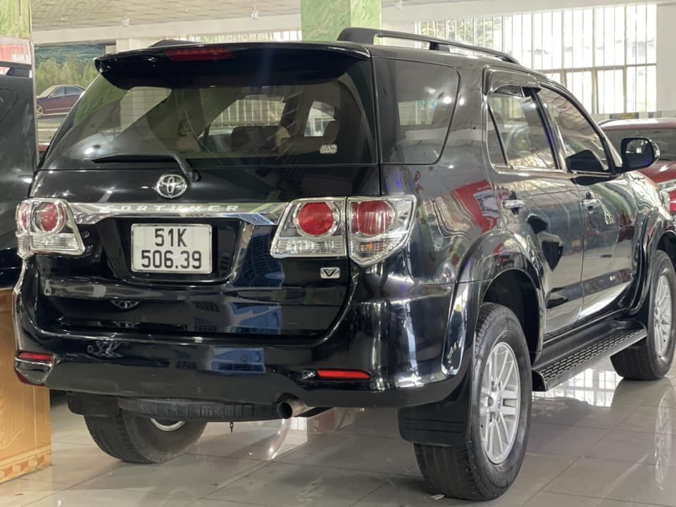 Toyota Fortuner 2013 - Màu đen