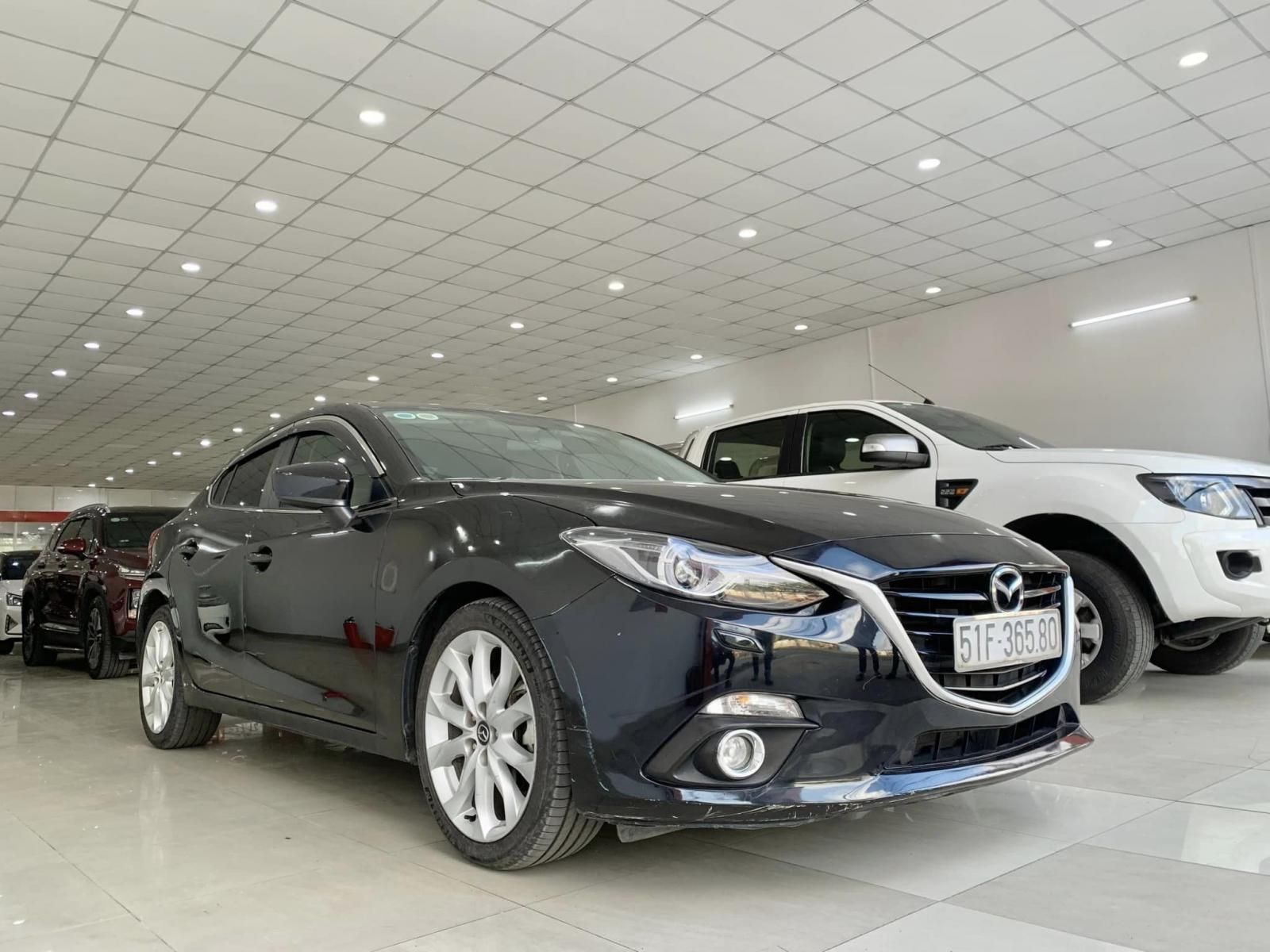 Mazda 3 2015 - Màu xanh lam giá ưu đãi