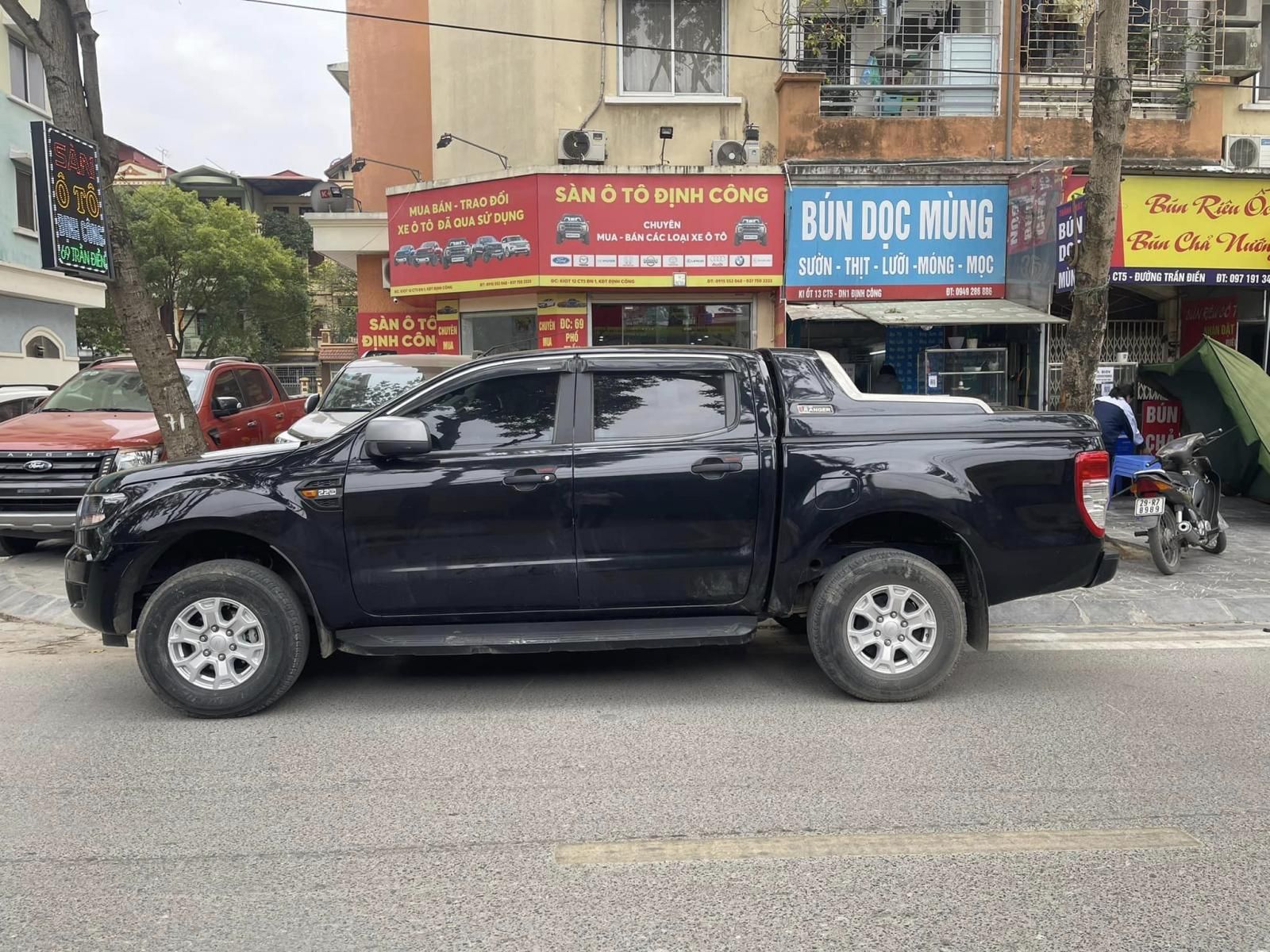 Ford Ranger 2017 - Màu đen giá hữu nghị