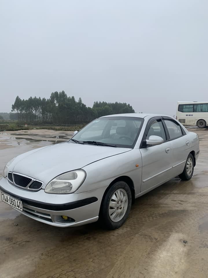 Daewoo Nubira 2002 - Màu bạc giá hữu nghị