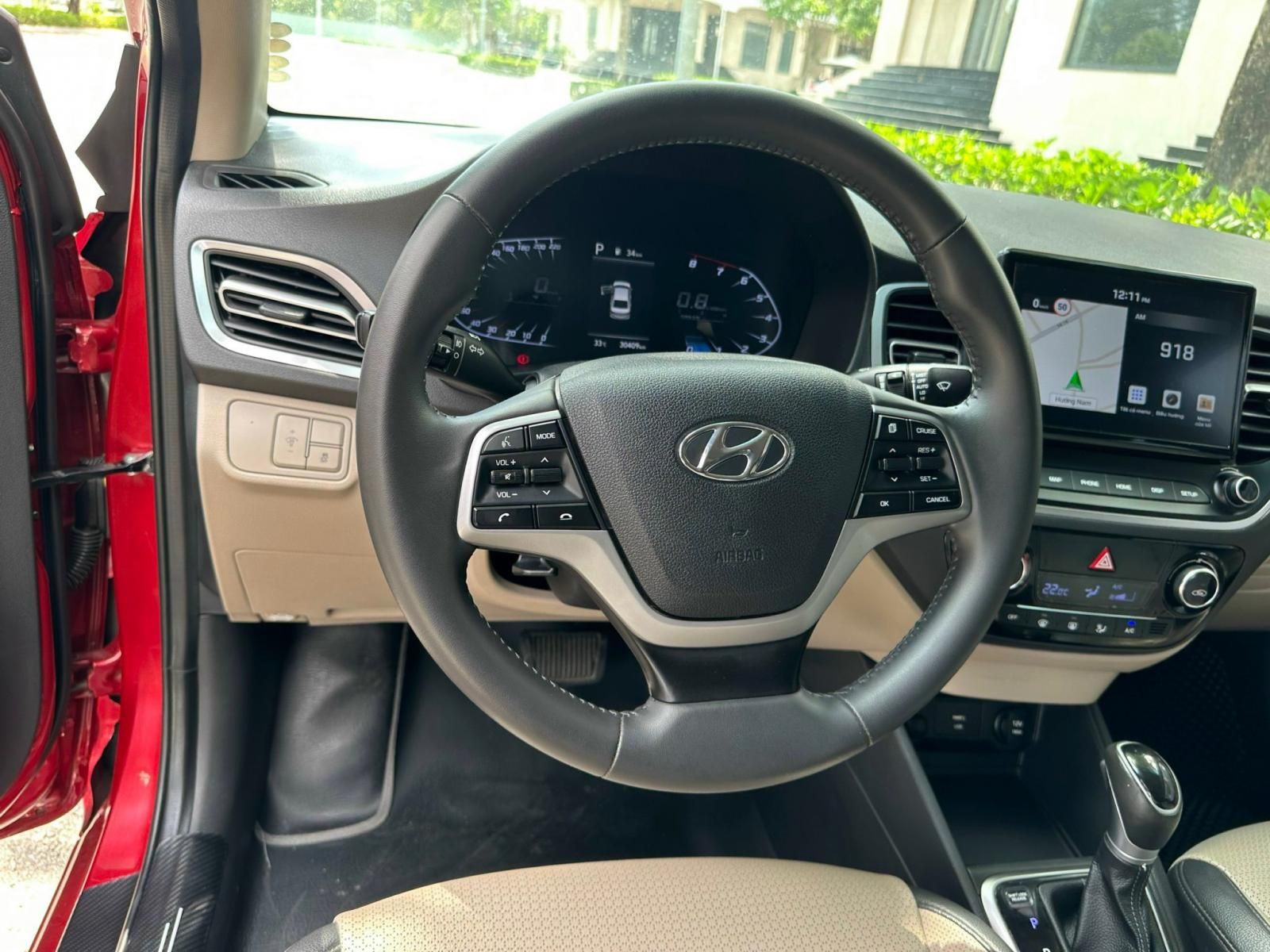 Hyundai Accent 2021 - Màu đỏ, biển số tỉnh