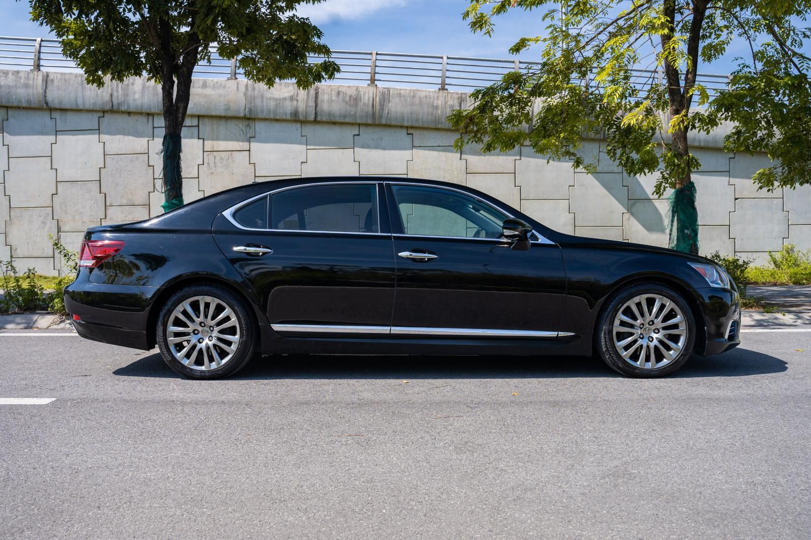 Lexus LS 460 2015 - Biển thành phố