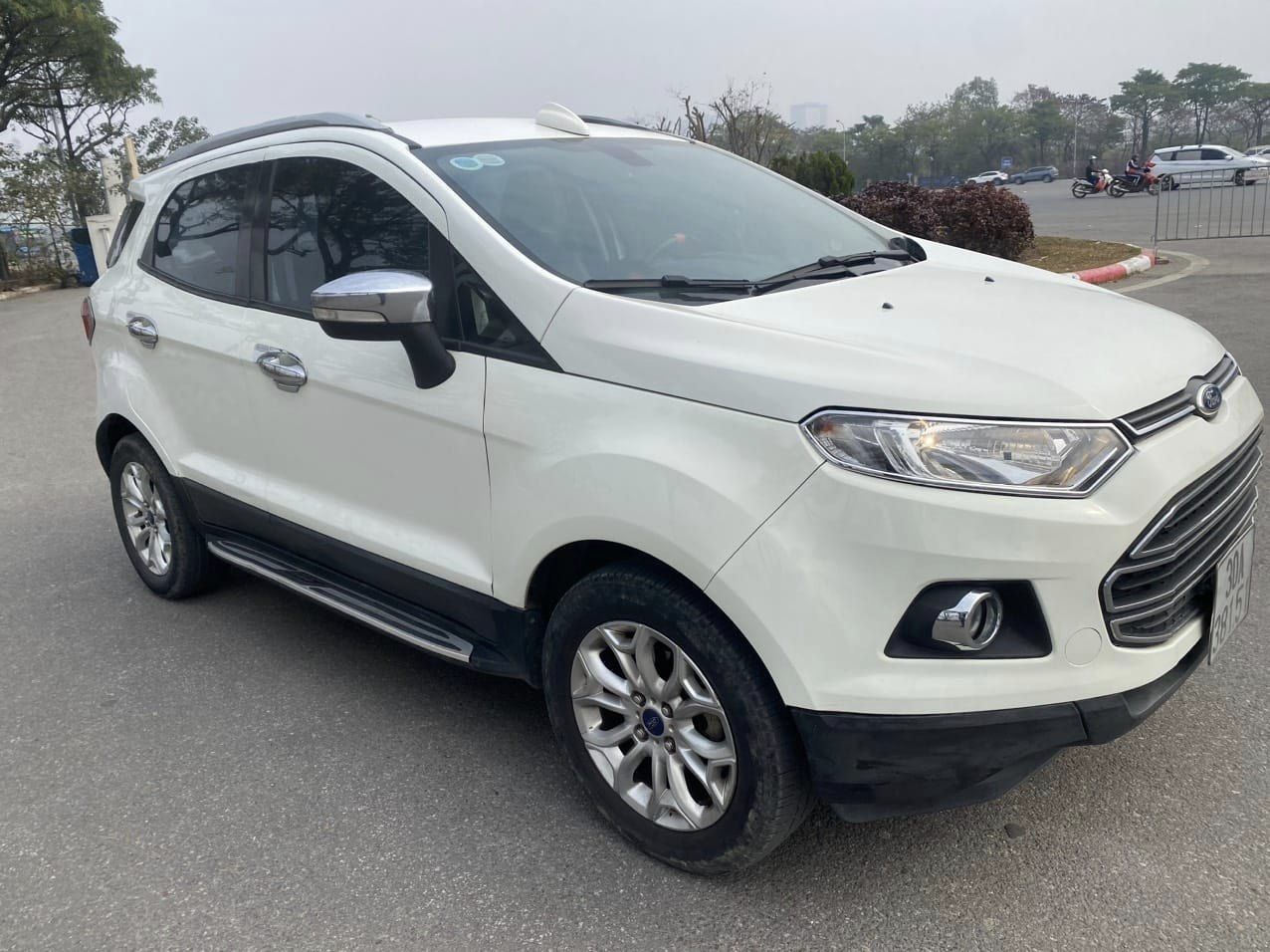 Ford EcoSport 2014 - Xe màu trắng