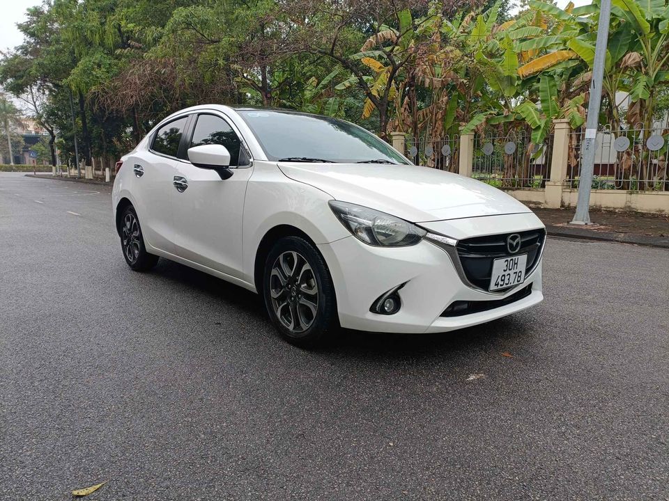 Mazda 2 2016 - Xe màu trắng, giá 370tr