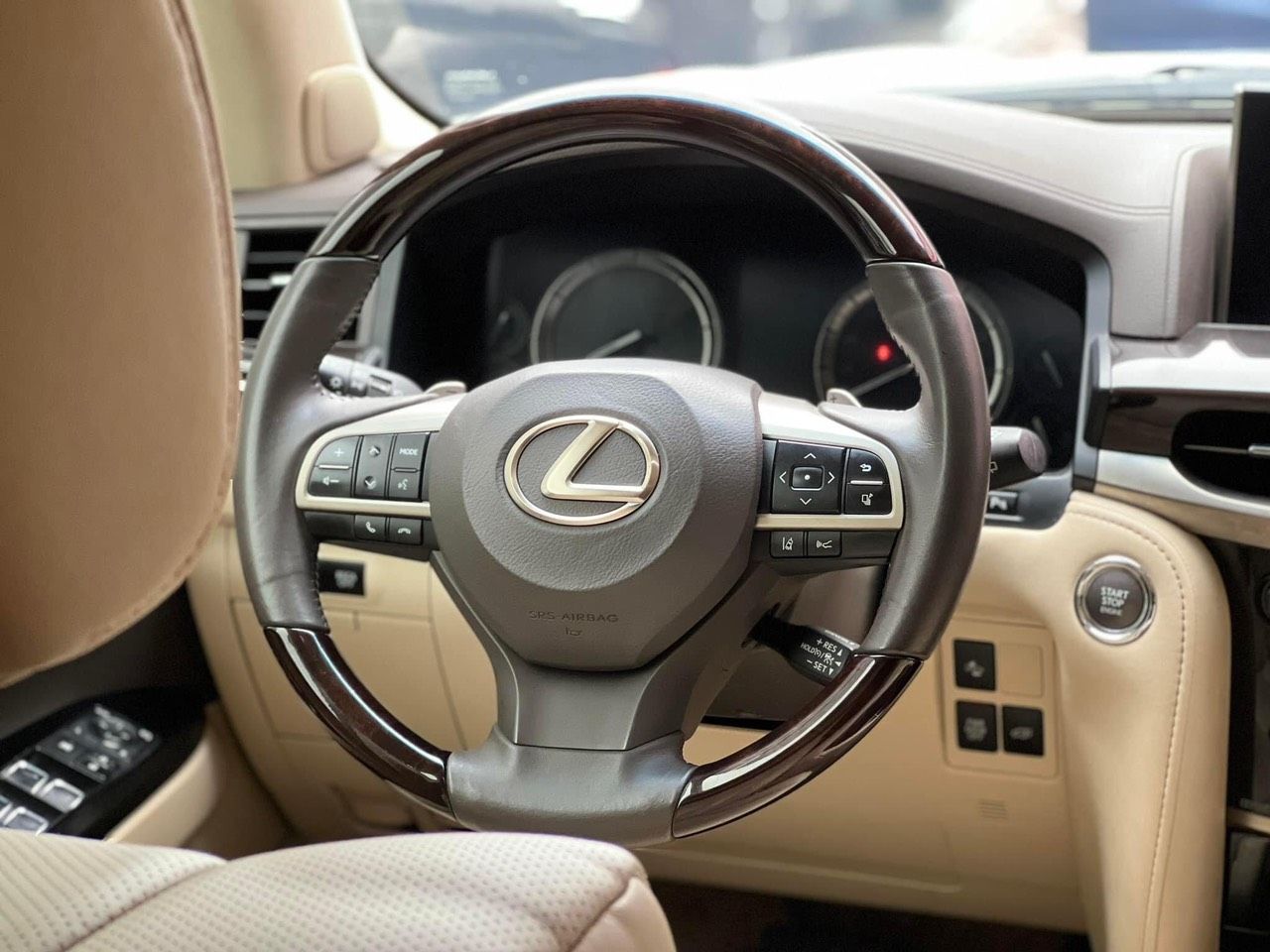 Lexus LX 570 2015 - Nhập Trung Đông, biển siêu vip