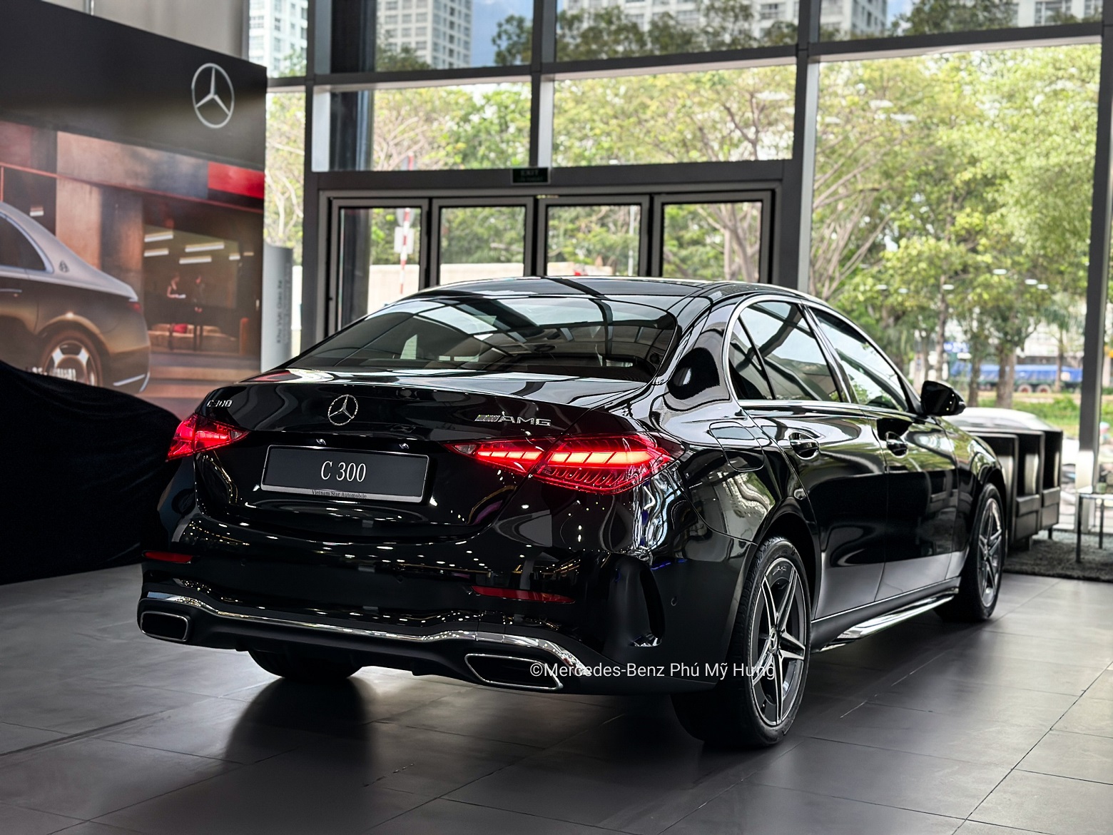 Mercedes-Benz C300 AMG 2023 - Màu Đen | Nâu - Xe Sẵn Giao Ngay Huyện Bình Chánh - Quang 0901 078 222