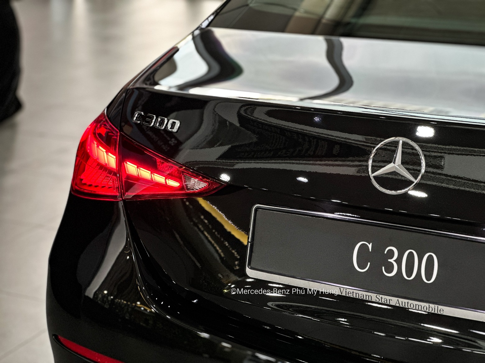 Mercedes-Benz C300 AMG 2023 - Màu Đen | Nâu - Xe Sẵn Giao Ngay Huyện Bình Chánh - Quang 0901 078 222