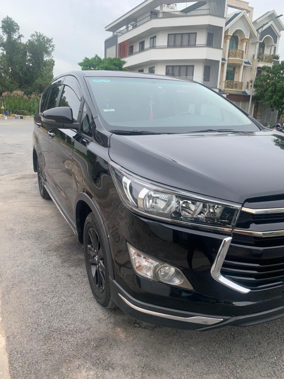 Toyota Innova 2018 - Màu đen, giá chỉ 645 triệu