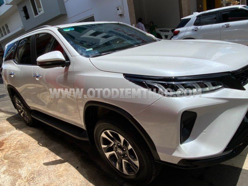 Toyota Fortuner 2021 - Màu trắng