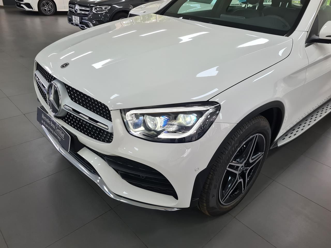 Mercedes-Benz GLC 300 2022 - Màu trắng - Siêu lướt 20 km hãng