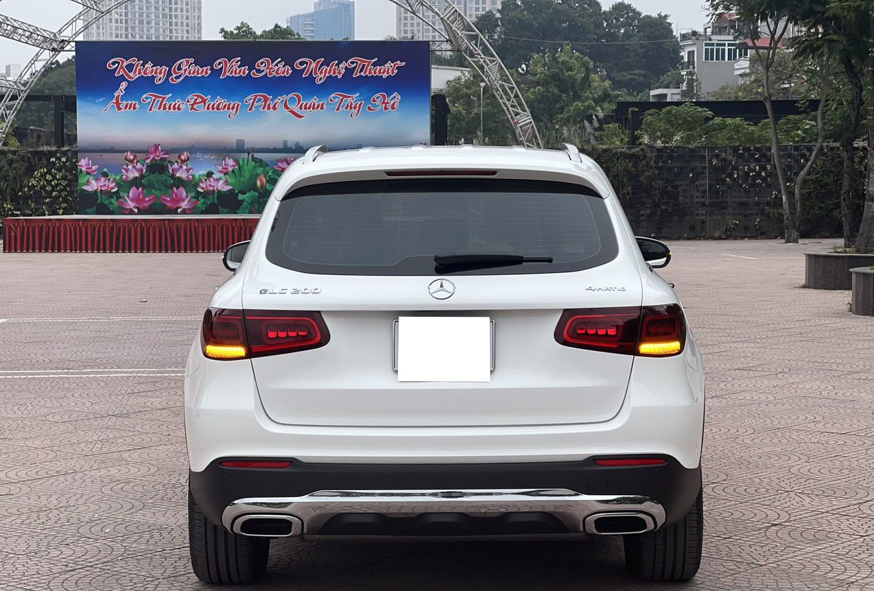 Mercedes-Benz GLC 200 2022 - Màu trắng, siêu lướt