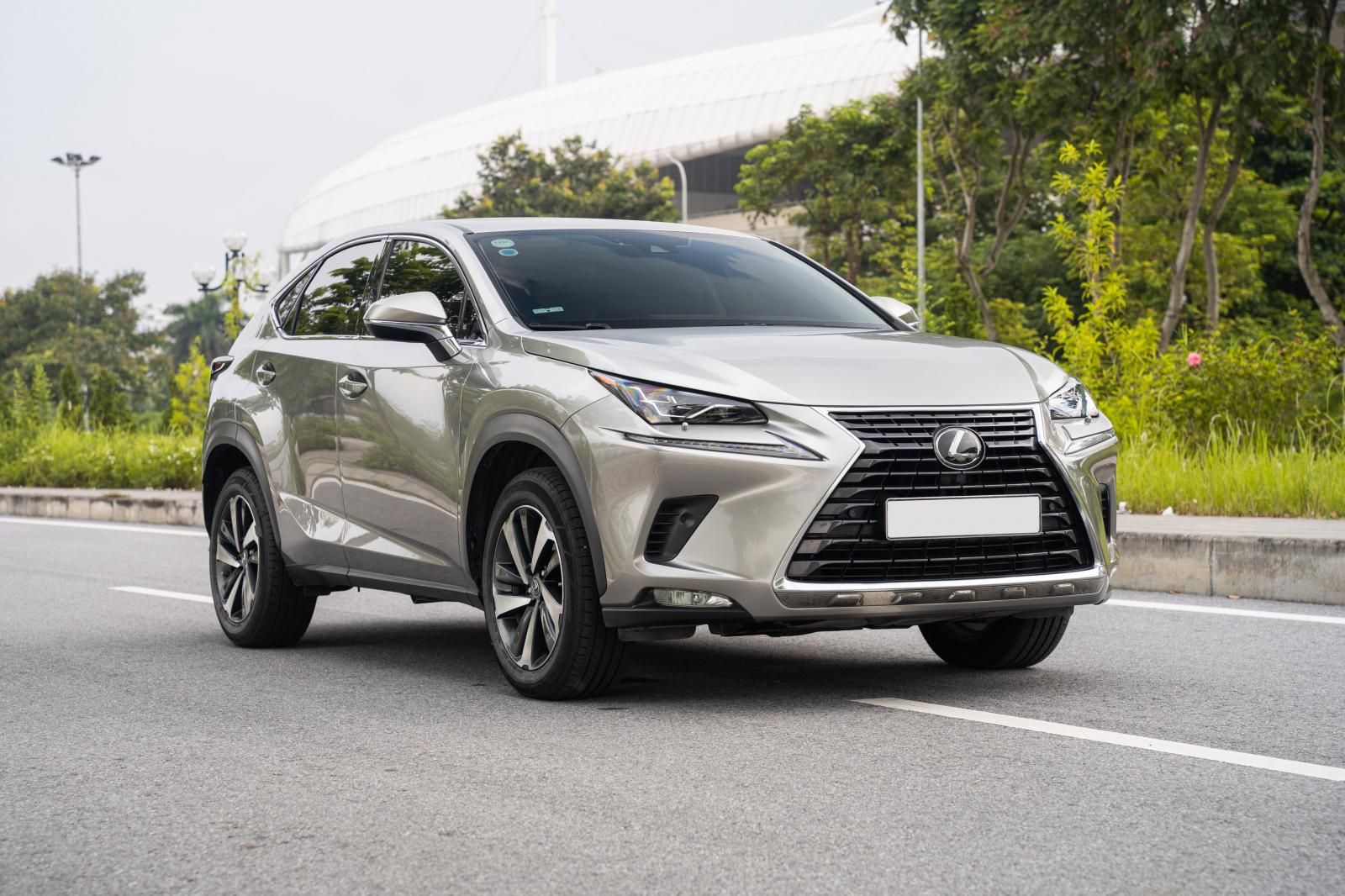 Lexus NX 300 2020 - Cần bán xe odo 1,9 vạn km