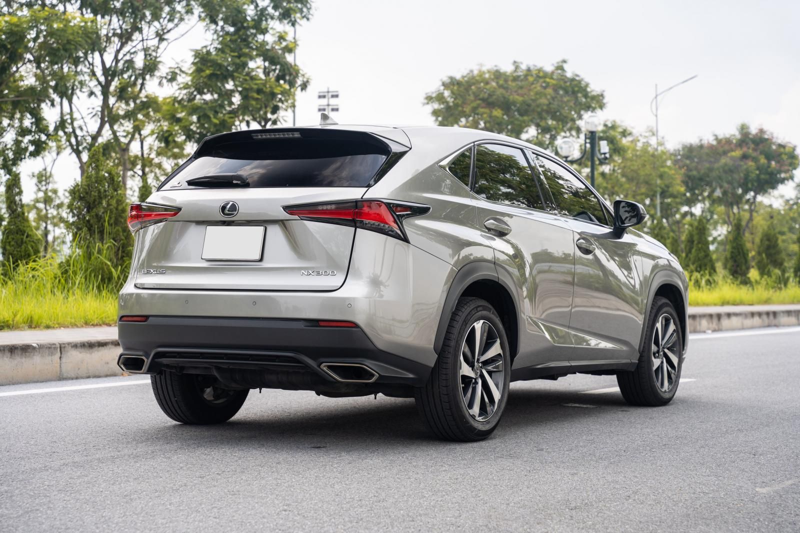 Lexus NX 300 2020 - Cần bán xe odo 1,9 vạn km