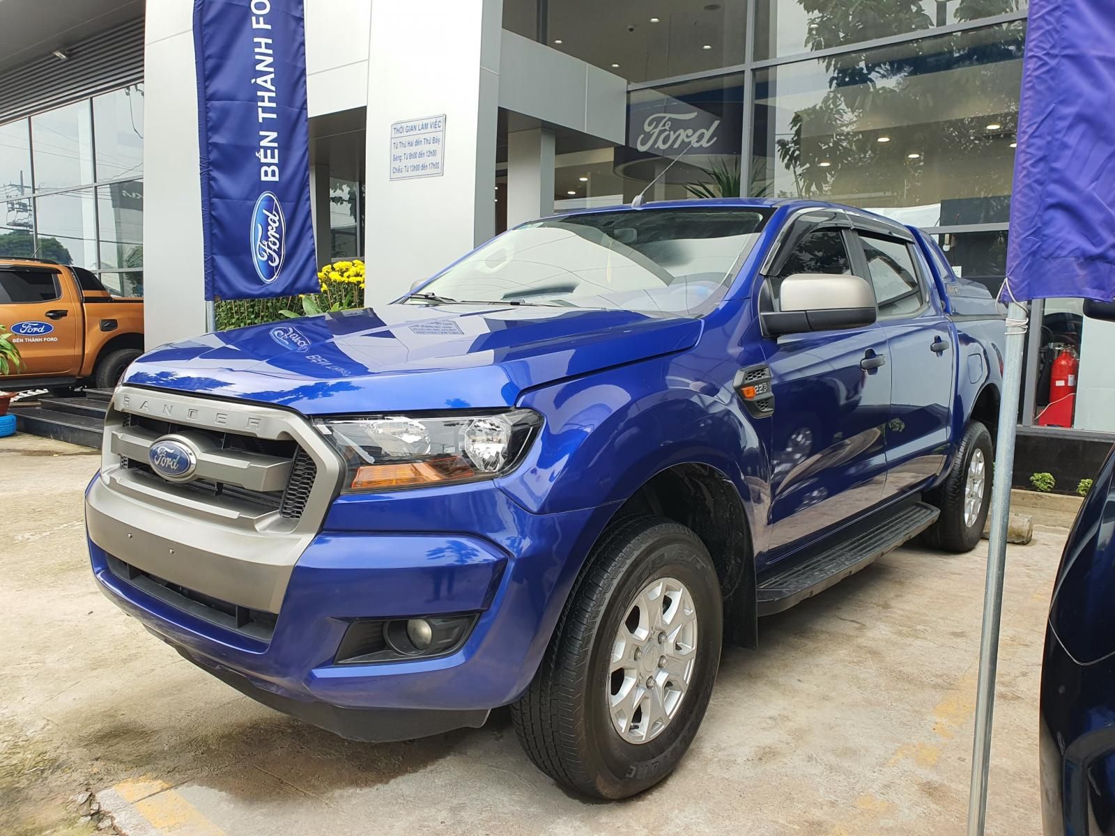 Ford Ranger 2017 - Số tự động 2017 xanh phong thủy, BH hãng 2024, hỗ trợ vay