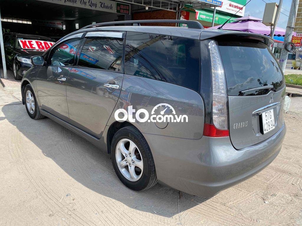 Mitsubishi Grandis Xe gia đình Cần bán: 2005 xe còn rất mới 2005 - Xe gia đình Cần bán:Grandis 2005 xe còn rất mới