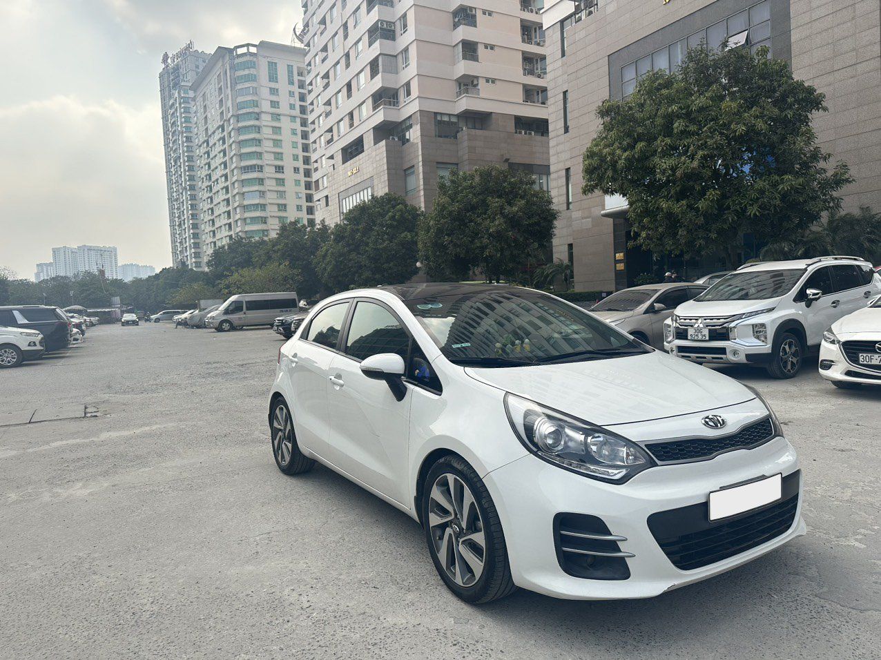 Kia Rio 2015 - Xe màu trắng, nhập khẩu nguyên chiếc, 389tr