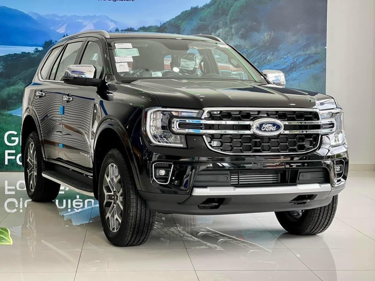 Ford Everest 2023 - Màu đen, nhập khẩu - Giảm tiền mặt + tặng bảo hiểm thân vỏ + tặng phụ kiện chính hãng