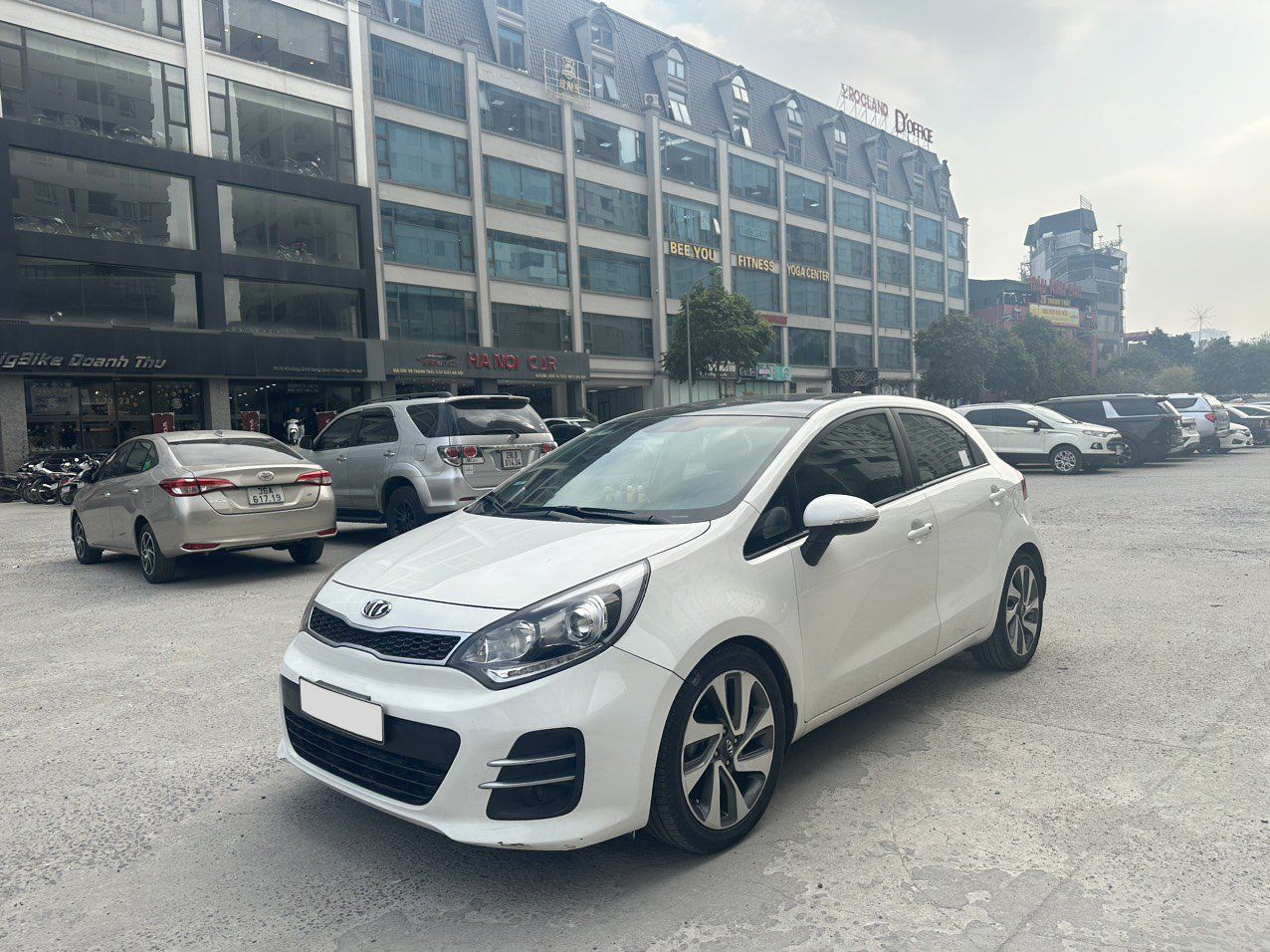 Kia Rio 2015 - Xe màu trắng, nhập khẩu nguyên chiếc, 389tr