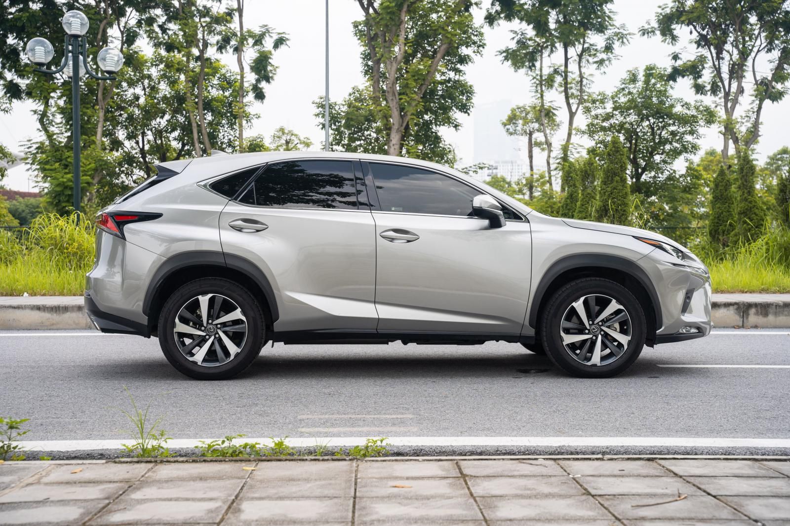 Lexus NX 300 2020 - Cần bán xe odo 1,9 vạn km