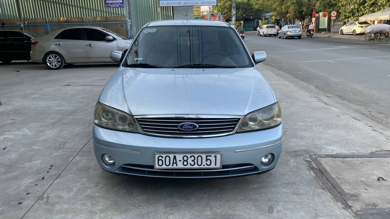 Ford Laser 2004 - Màu bạc, 145 triệu