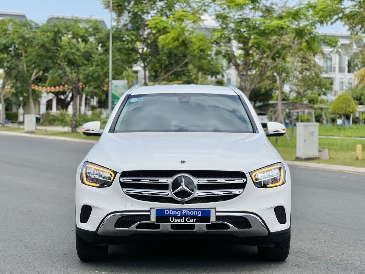 Mercedes-Benz GLC 200 2021 - Màu trắng /nội thất kem