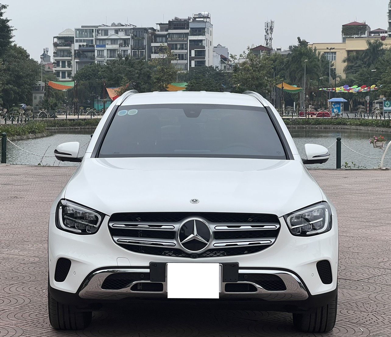 Mercedes-Benz GLC 200 2022 - Màu trắng, siêu lướt