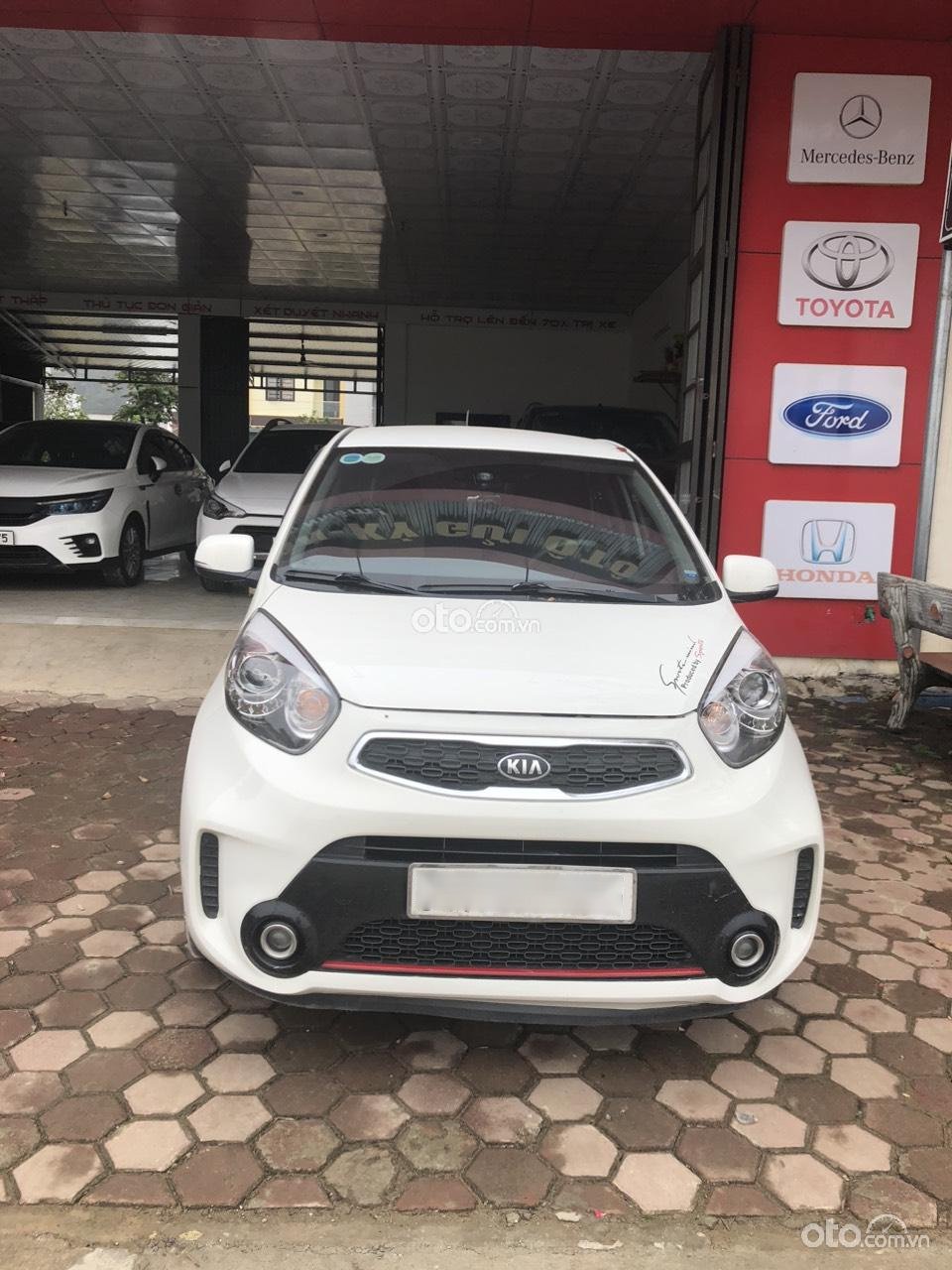 Kia Morning 2016 - Xe màu trắng