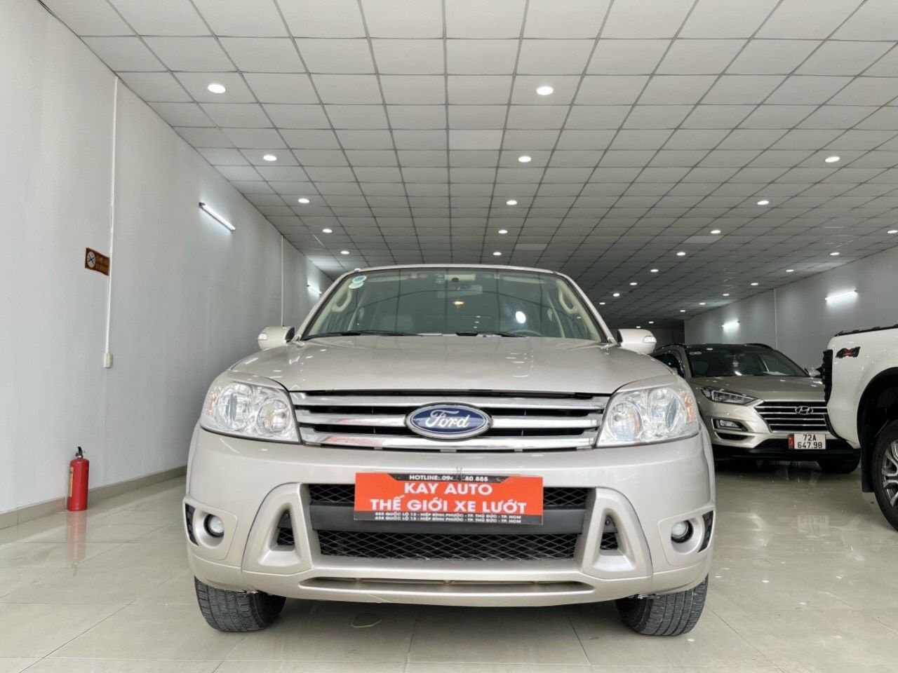 Ford Escape 2009 - Màu bạc, 345 triệu