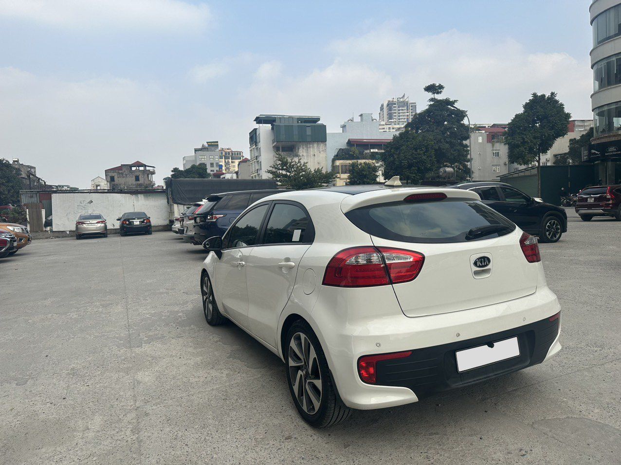 Kia Rio 2015 - Xe màu trắng, nhập khẩu nguyên chiếc, 389tr