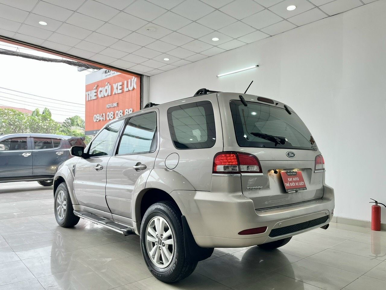 Ford Escape 2009 - Màu bạc, 345 triệu