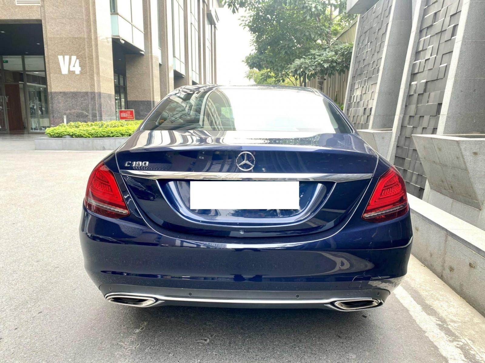 Mercedes-Benz C180 2020 - Màu xanh Cavansize mua mới từ hãng