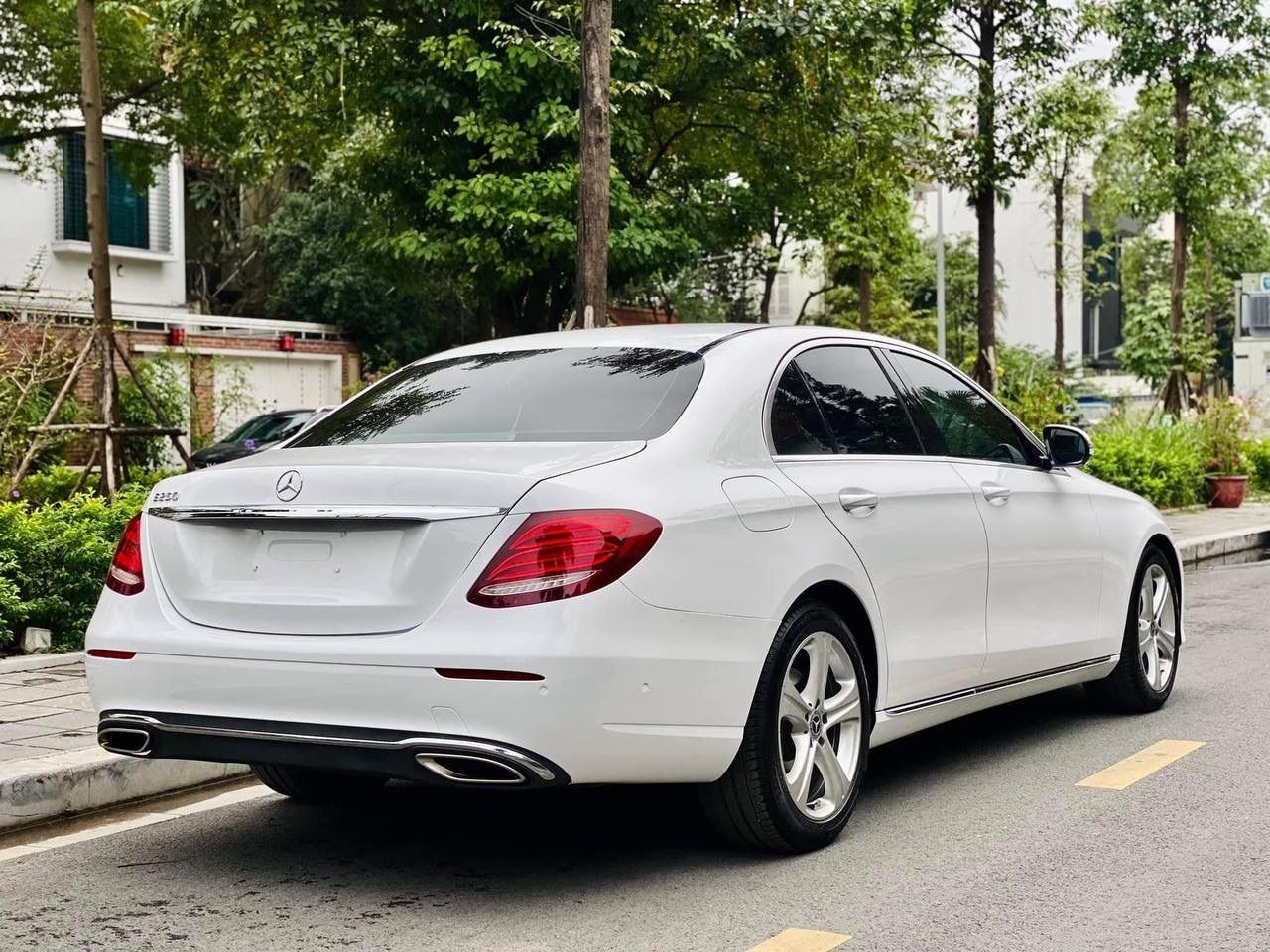 Mercedes-Benz 2017 - Đăng ký lần đầu 2017, mới 95%, giá 1 tỷ 290tr