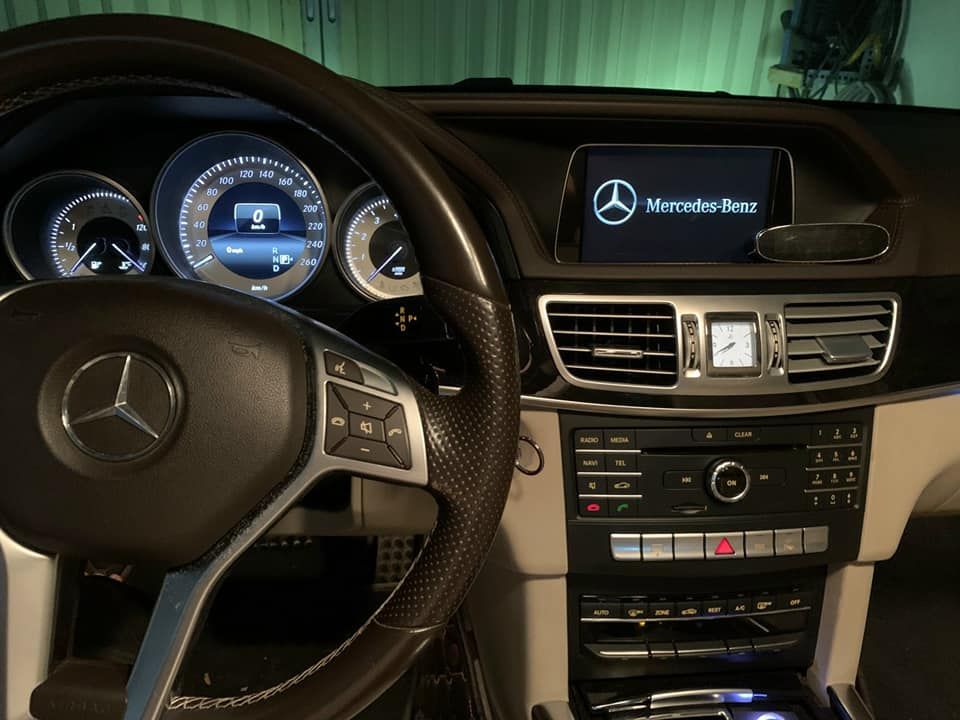 Mercedes-Benz E250 2015 - Màu đen, giá cực tốt