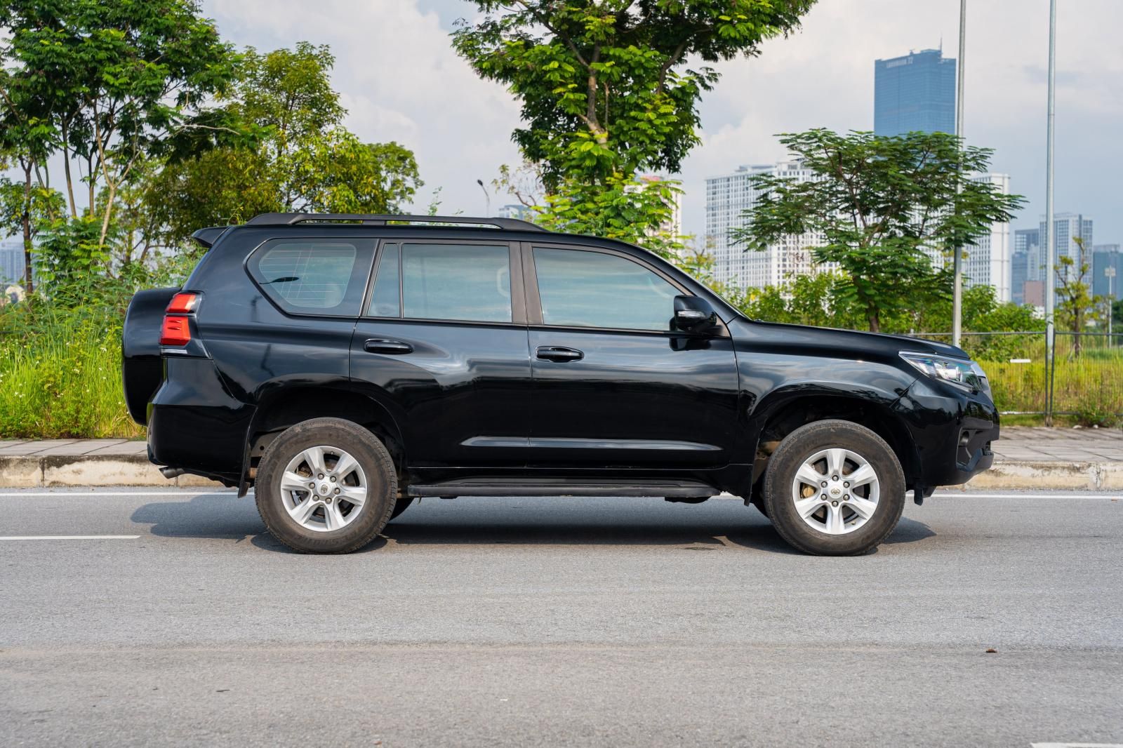 Toyota Land Cruiser Prado 2010 - Xe màu đen, nhập khẩu