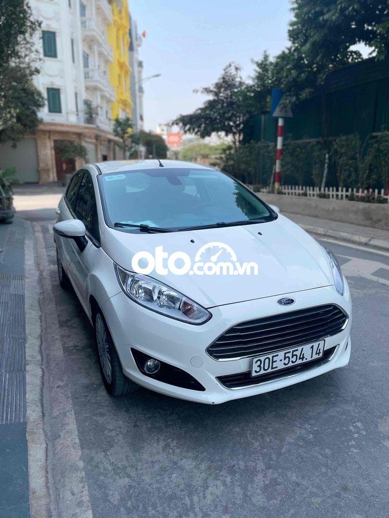 Ford Fiesta   đời cao Hatback màu trắng 2016 - Ford Fiesta đời cao Hatback màu trắng