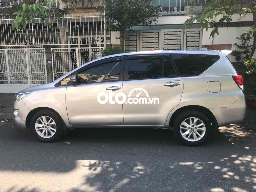 Toyota Innova 2020 - Màu bạc số sàn