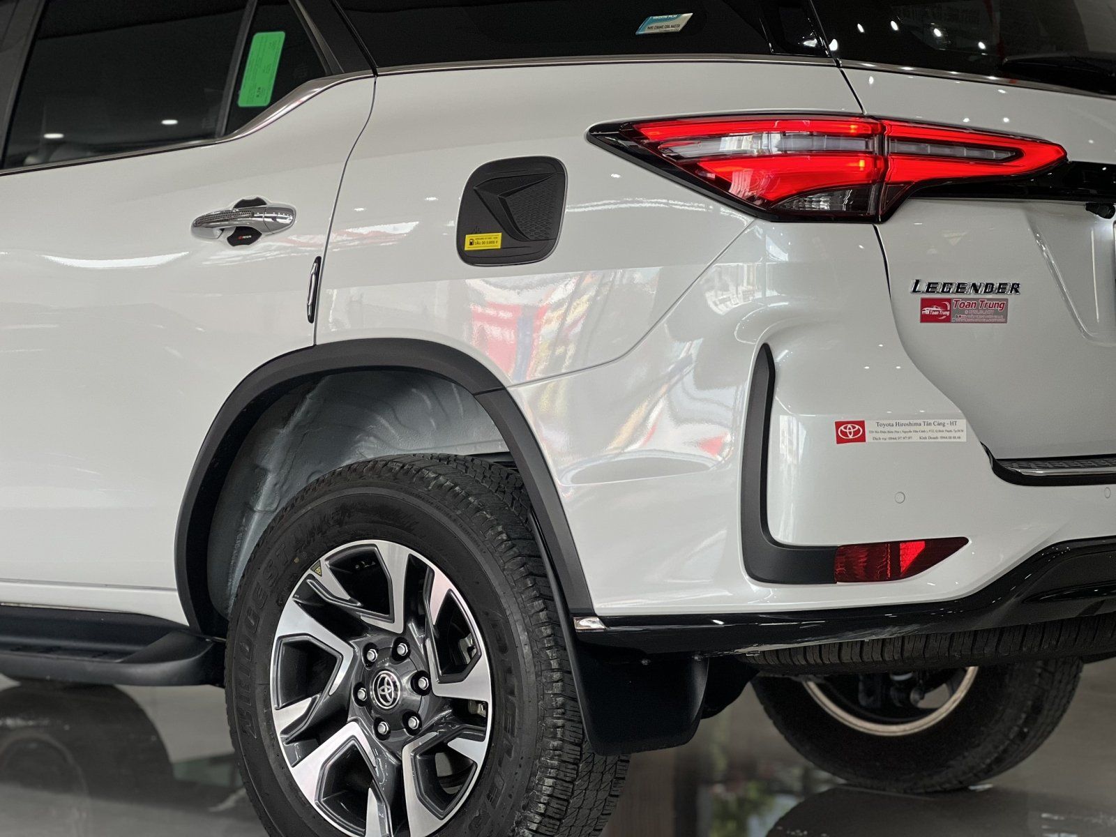 Toyota Fortuner 2022 - Màu trắng