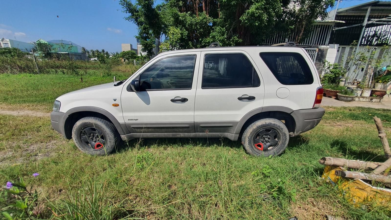 Ford Escape 2001 - Màu trắng, nhập khẩu