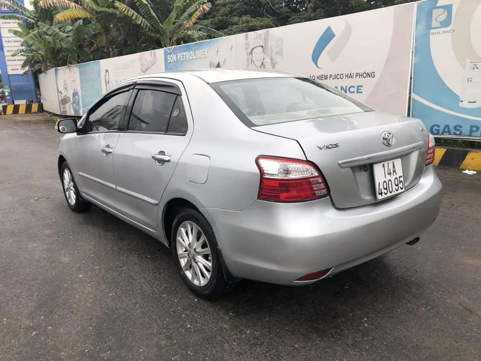 Toyota Vios 2011 - Màu bạc giá cạnh tranh