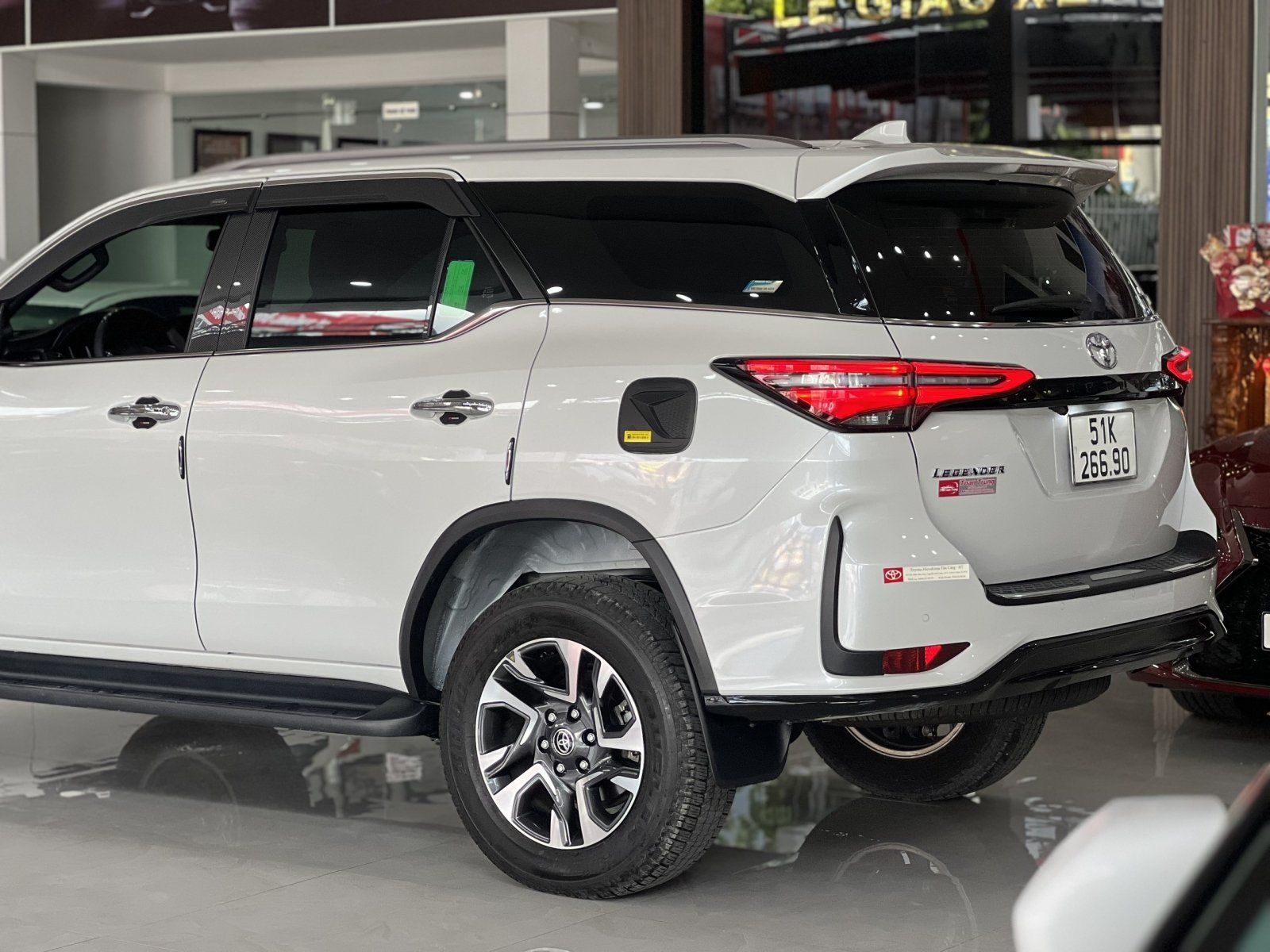 Toyota Fortuner 2022 - Màu trắng