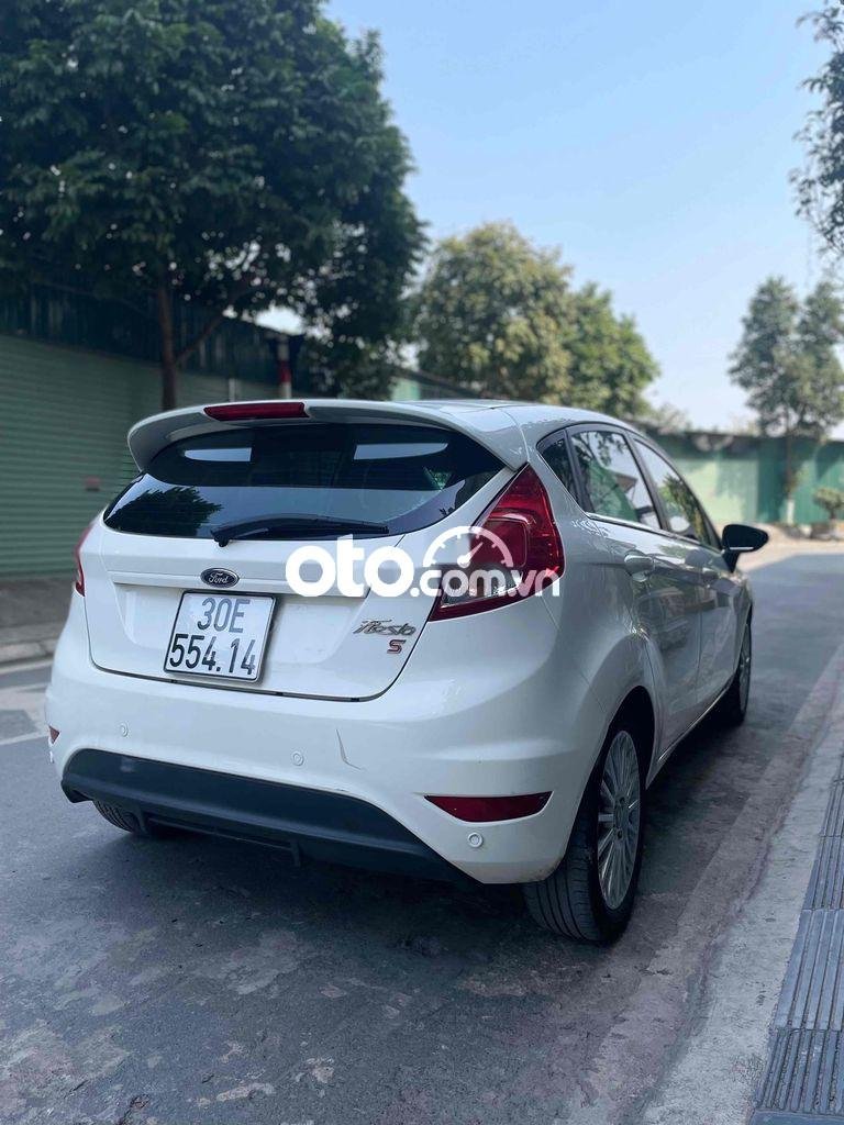 Ford Fiesta   đời cao Hatback màu trắng 2016 - Ford Fiesta đời cao Hatback màu trắng