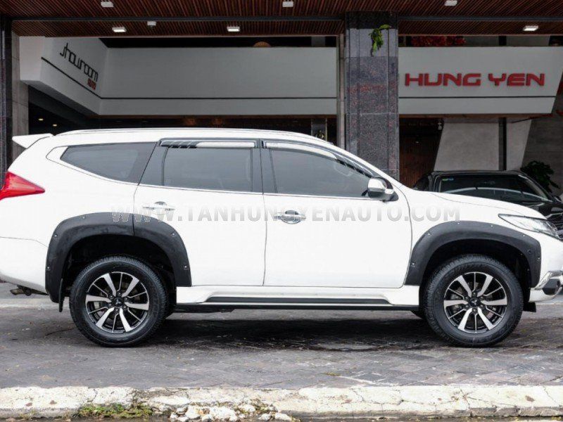 Mitsubishi Pajero Sport 2018 - Màu trắng, xe nhập, 790 triệu